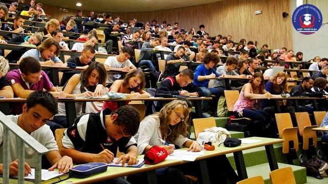 Điều kiện du học Pháp 2017 Hình ảnh một giảng đường Đại học tại Pháp
