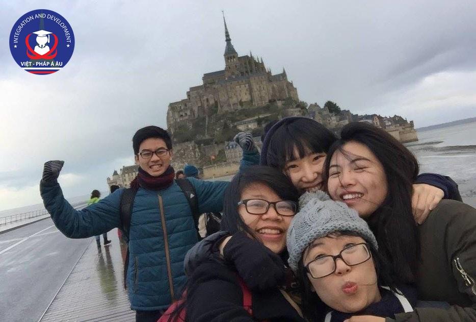 Du học Pháp - Du học sinh của Việt Pháp Á Âu tại Pháp