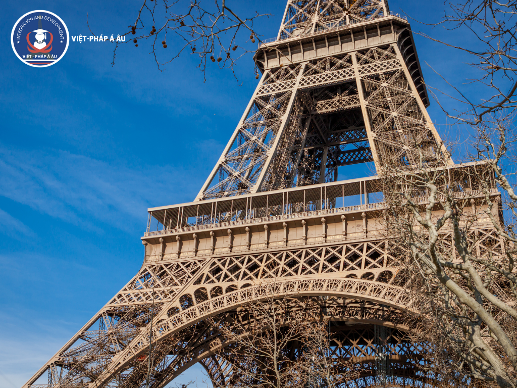 Tháp Eiffel - Biểu tượng của nước Pháp - vietphapaau.com