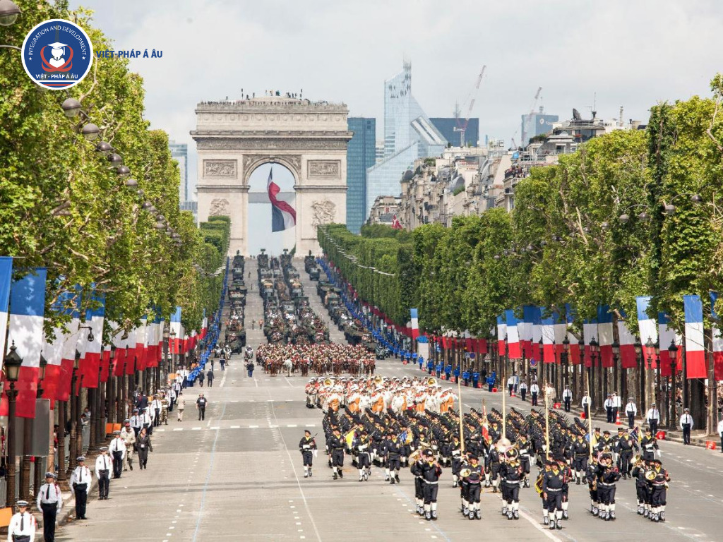 Lễ duyệt binh chào mừng ngày quốc khánh Pháp tại Paris