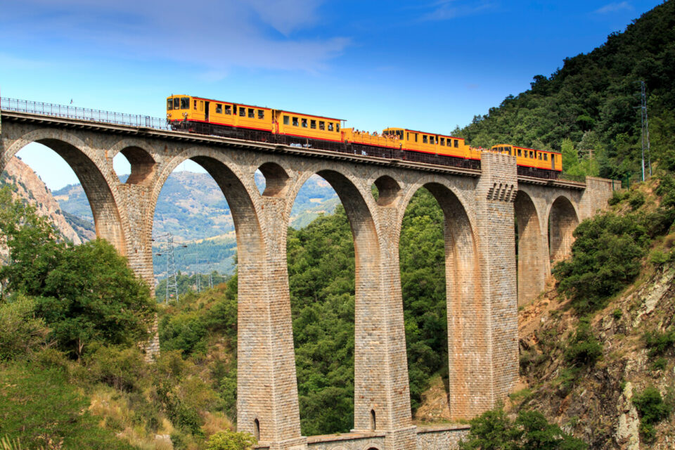 train jaune